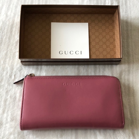 Gucci Handbags - Gucci Mauve Purple 3/4 Zippy Wallet